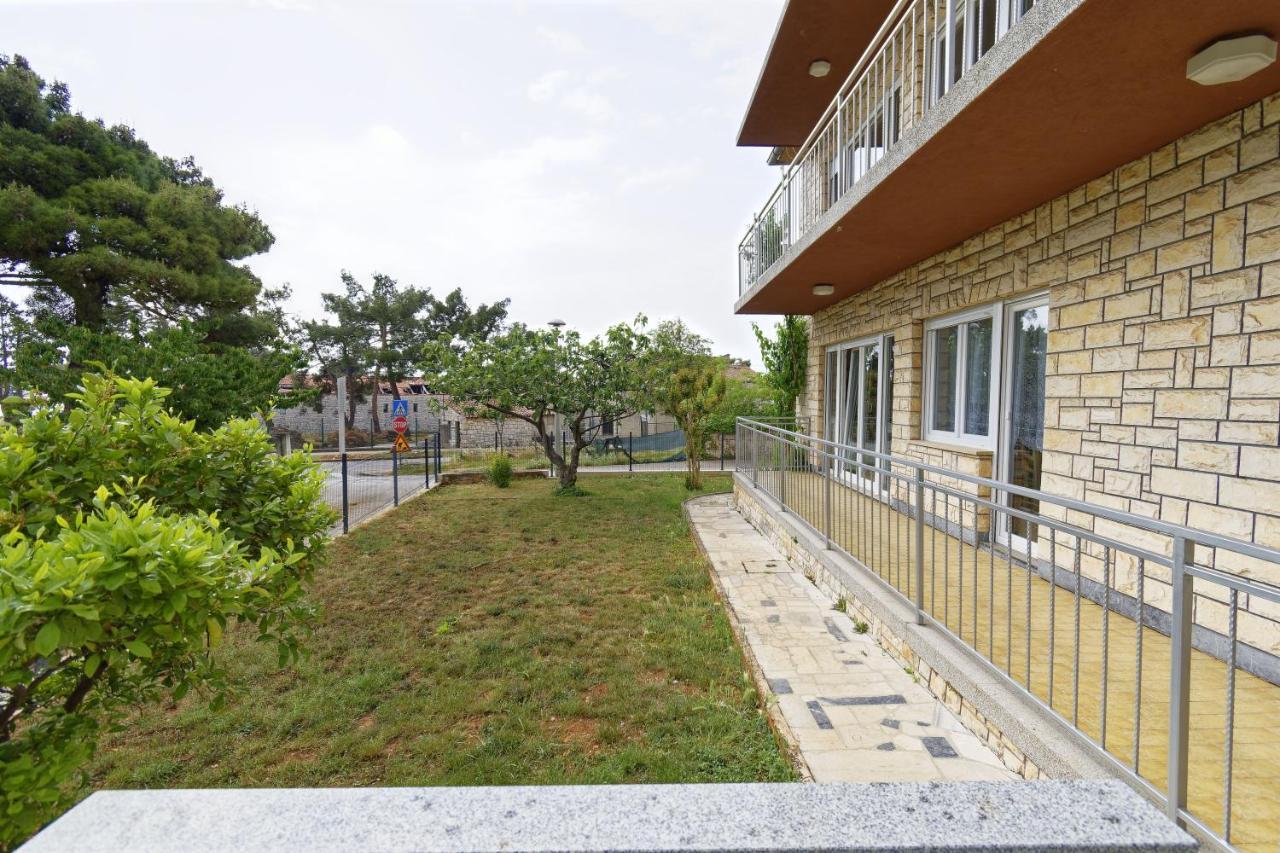Apartment Patrik By Rent Istria Umag Exteriör bild