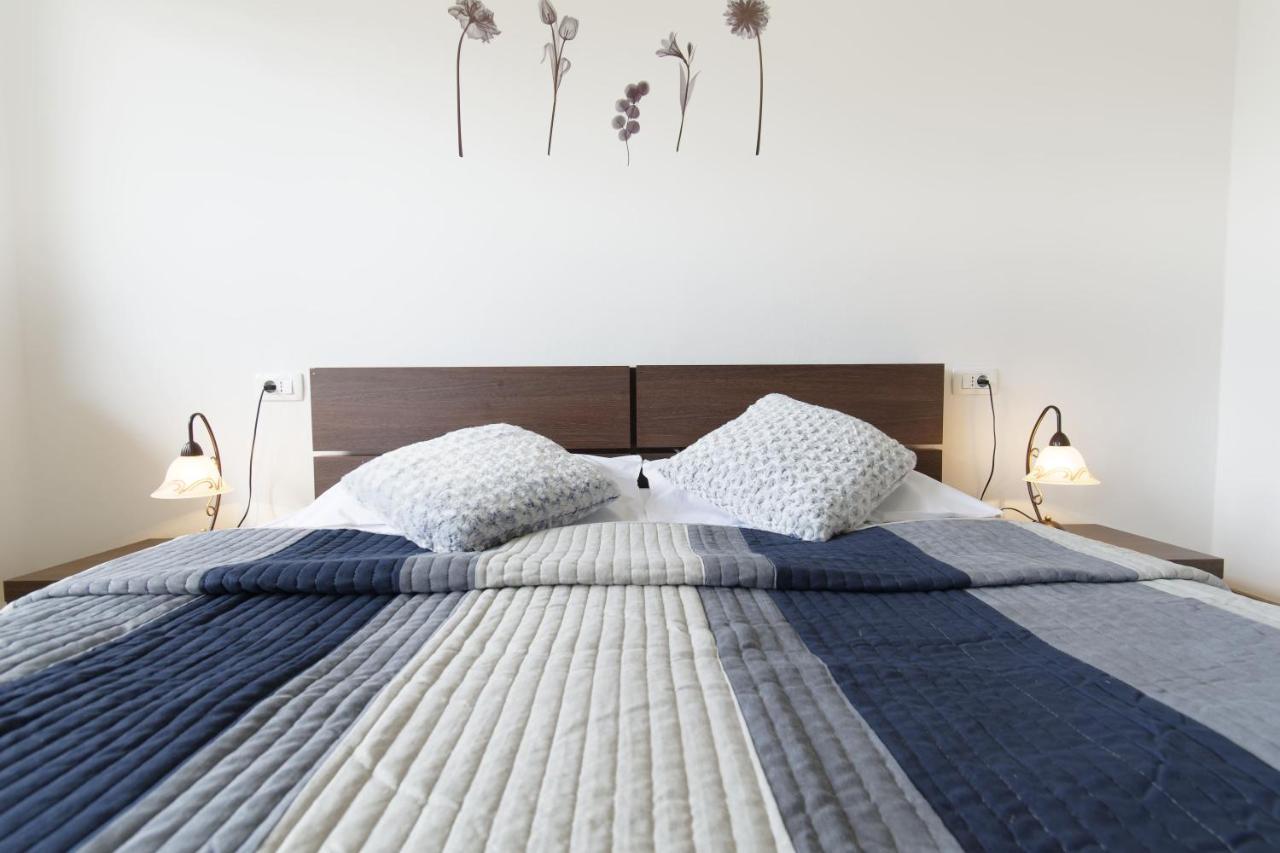Apartment Patrik By Rent Istria Umag Exteriör bild
