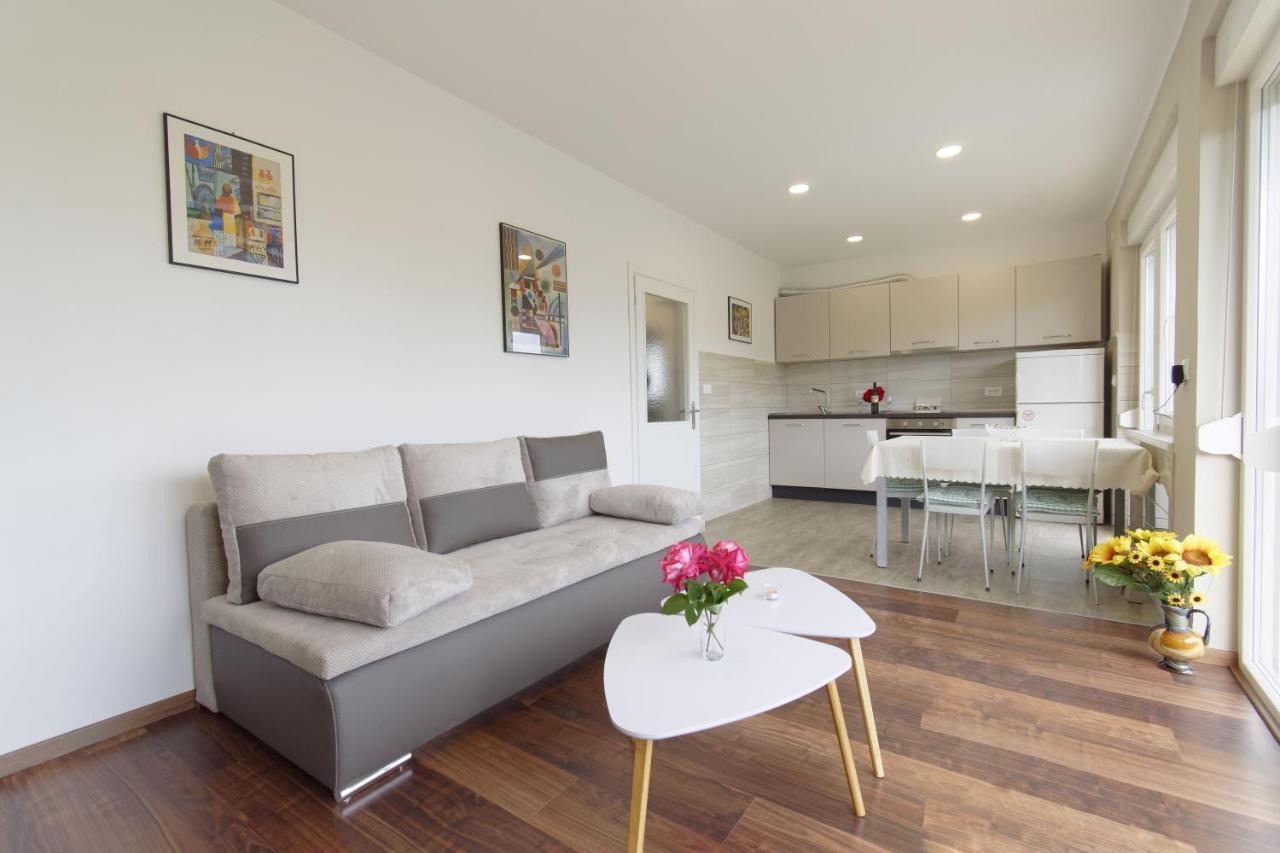 Apartment Patrik By Rent Istria Umag Exteriör bild